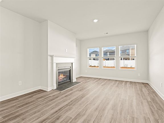 2nd image of 12 Swan Grove Trl