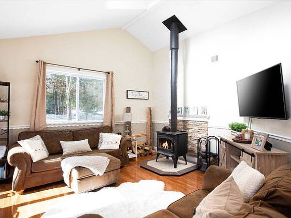 3rd image of 5 Florence Dr