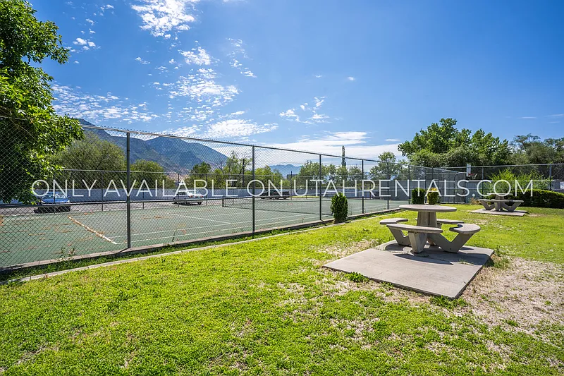 3 bed, 1.5 bath, 1120 sqft, $1,550 — Photo 4