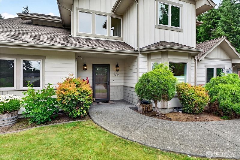 2nd image of 304 Antonie Avenue N