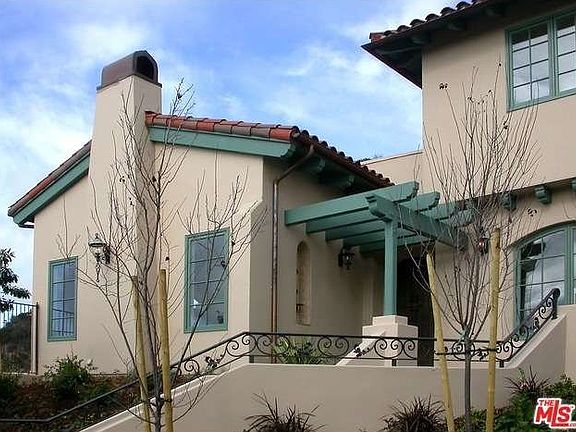 5th image of 3041 N Beverly Glen Cir