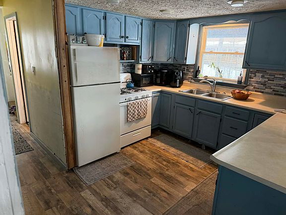 3rd image of 10131 Alpine Dr
