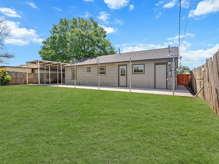 3209 Chestershire Dr — Photo 30