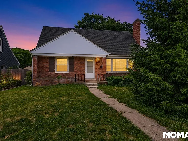 1723 Edgewood Dr — Photo 2