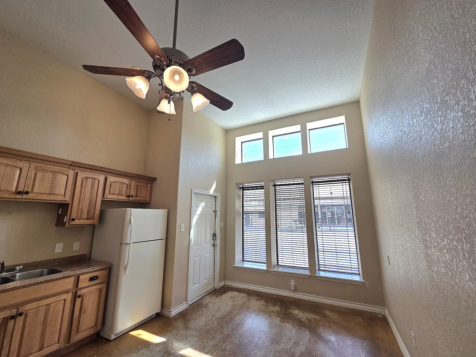 2 bed, 1100 sqft, $1,600 — Photo 2