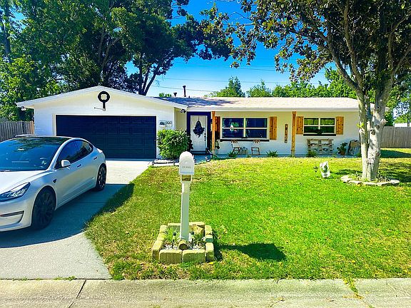 2nd image of 900 Rozen Ave