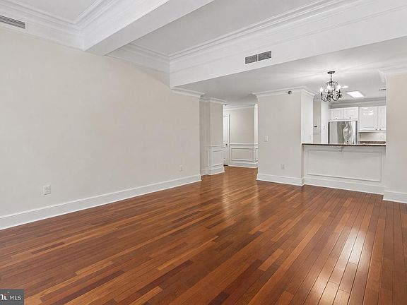 5th image of 1500 Chestnut St APT 7D
