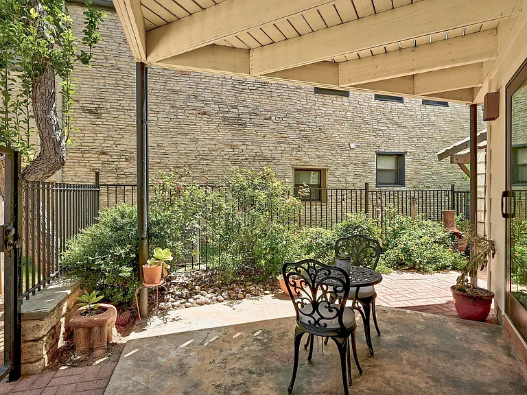 122 Acapulco Dr — Photo 5