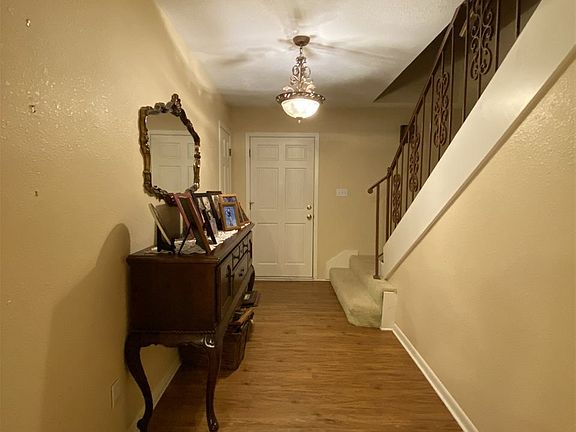 4th image of 845 Woodhaven St