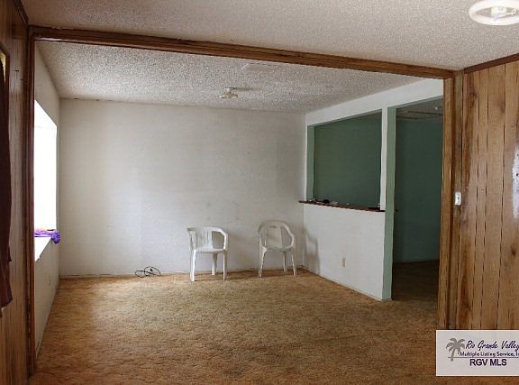 4th image of 864 Jenny Cir