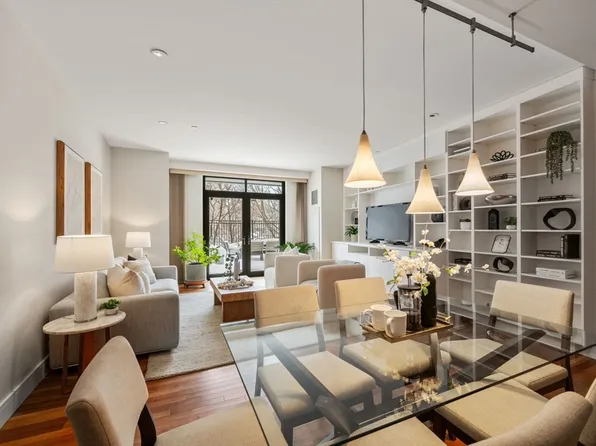 2400 Beacon St Unit 102, Chestnut Hill, MA 02467