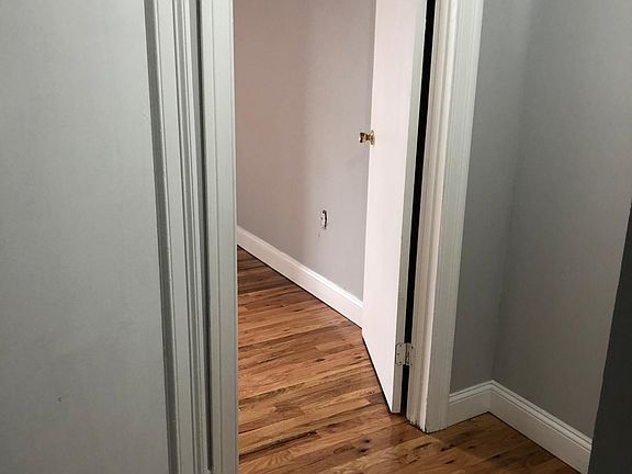 3rd image of 31 Halsey St Floor 2