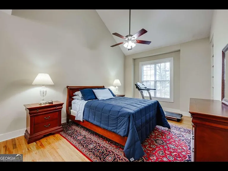 90 Hart Ave — Photo 17
