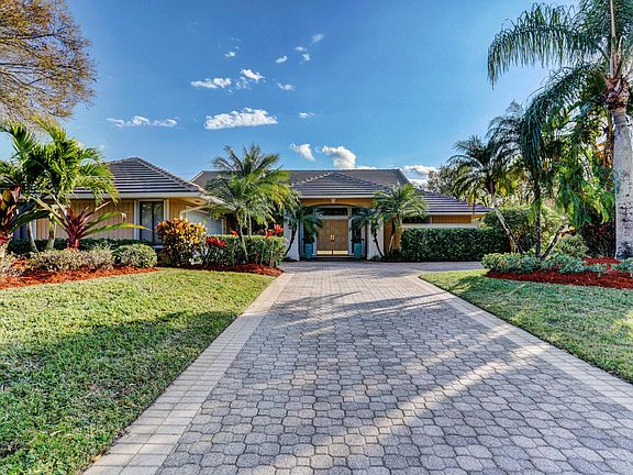 Home For Sale In Pga National
