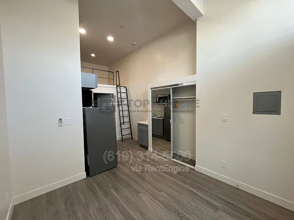 136 W San Ysidro Blvd #3