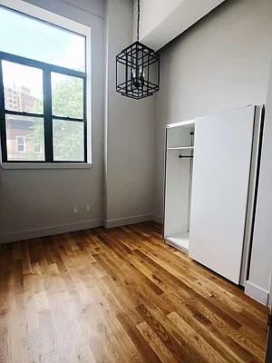 Rented by Manhattan Management LLC | media 30
