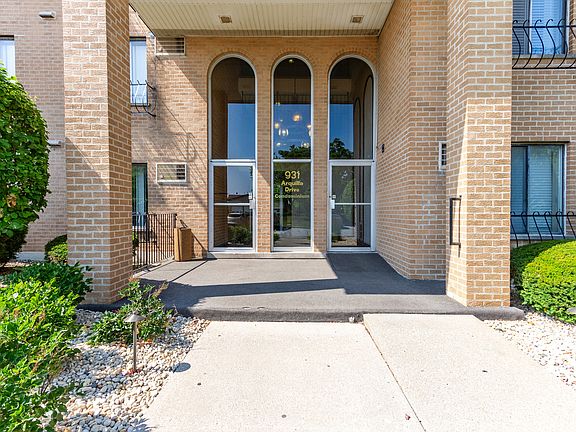 2nd image of 931 Arquilla Dr #313