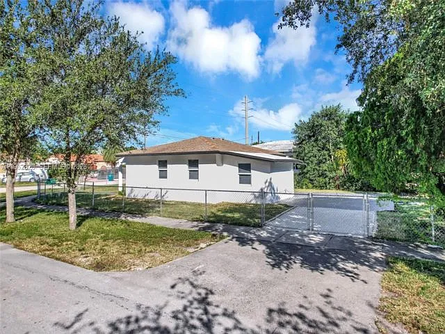 Building Photo - 6540 SW 4th St