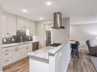 7520 Cahill Rd APT 320A, Edina, MN 55439