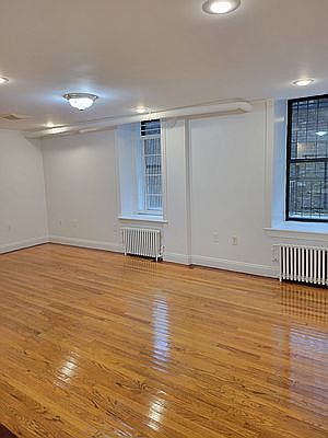 4th image of 312 W 15th St #A