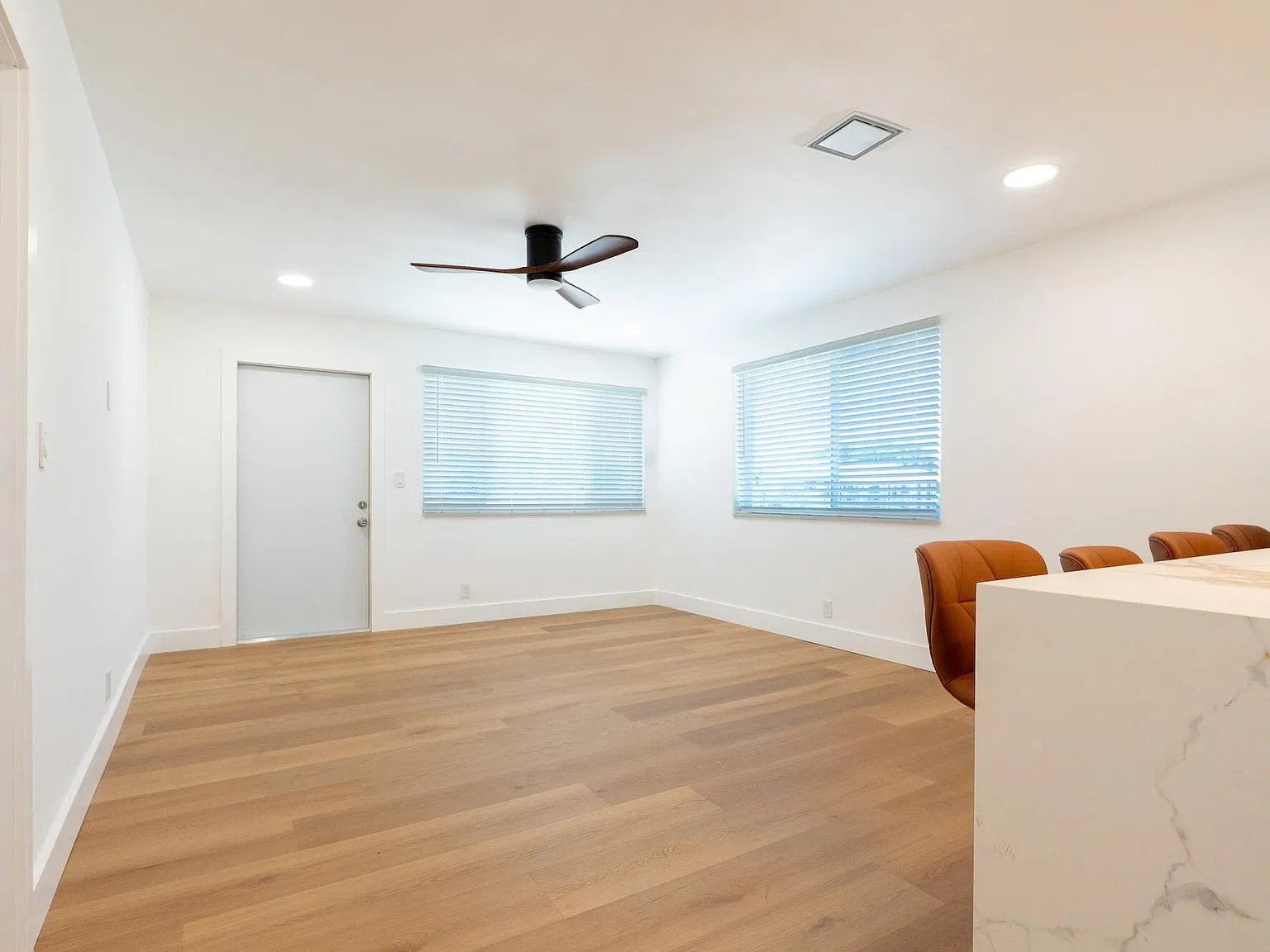 3 bed, 2.0 bath, 960 sqft, $2,500 — Photo 4
