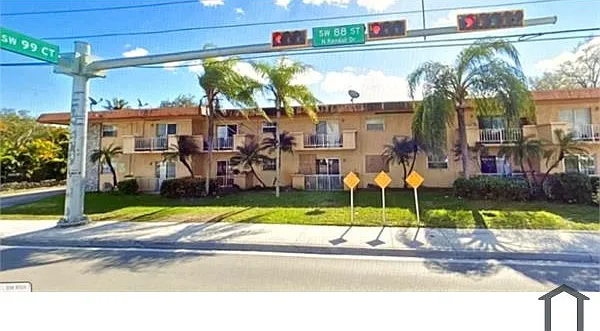 9828 N Kendall Dr — Photo 1