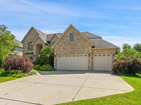 2104 Westover Rd, North Aurora, IL 60542