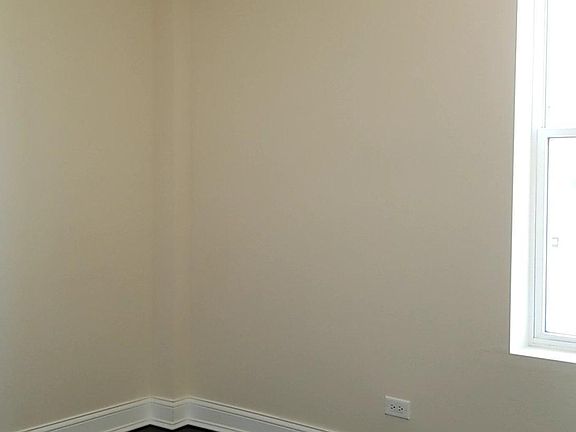 2nd image of 4201 N Francisco Ave APT 2