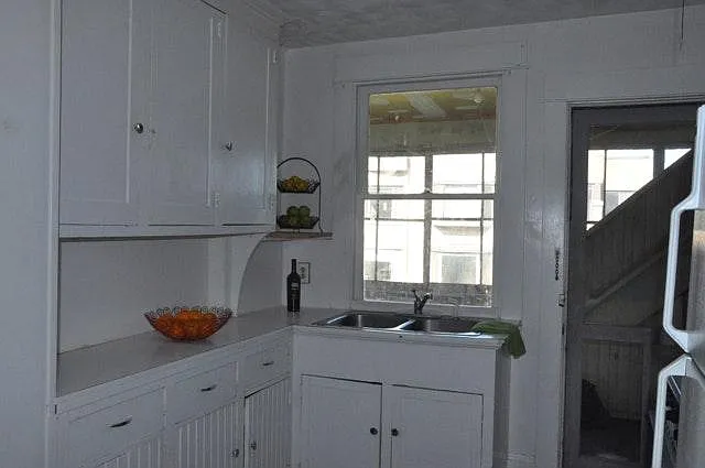 Building Photo - 210 Delaware Ave #1