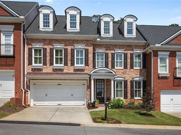 3008 Village Green Cir, Roswell, GA 30075
