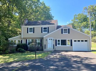 1044 Dunbar Hill Rd, Hamden, CT 06514