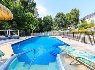 28 Dogwood Ter, Maryville, IL