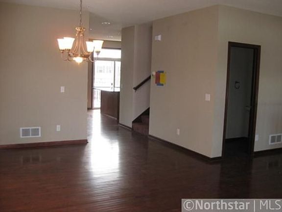 5th image of 526 Huset Pkwy NE