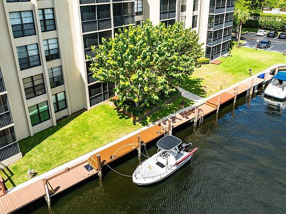5th image of 17 ROYAL PALM Way #105