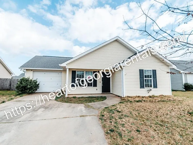 132 Coronation Dr — Photo 17