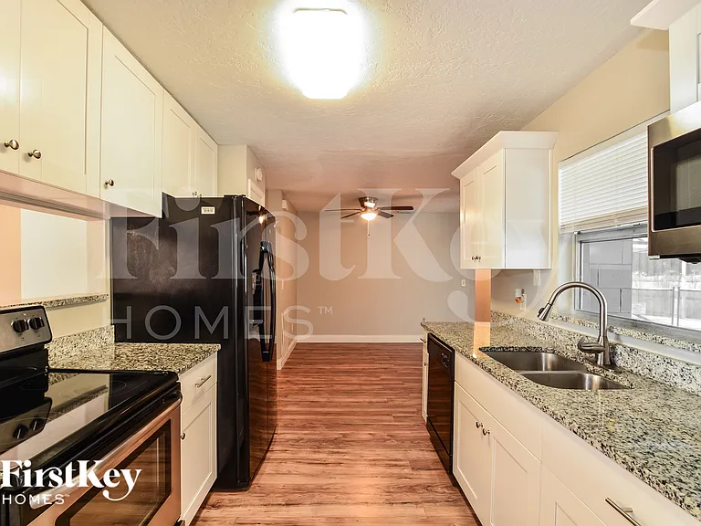 561 Hibiscus Rd — Photo 5