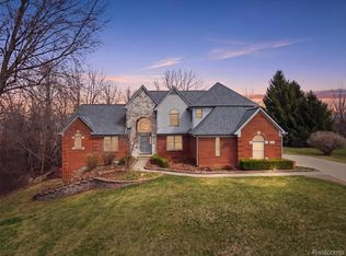 1160 Indianpipe Rd, Lake Orion, MI
