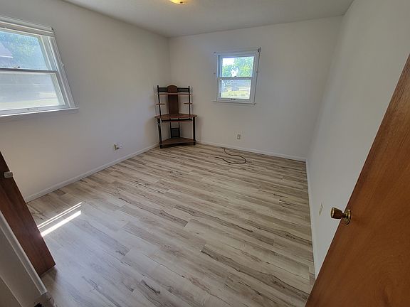 5th image of 400 N Mulberry St APT A