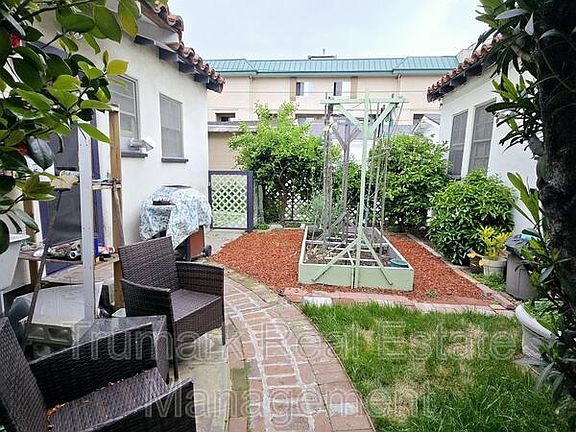 3rd image of 412 W Wilson Ave APT C