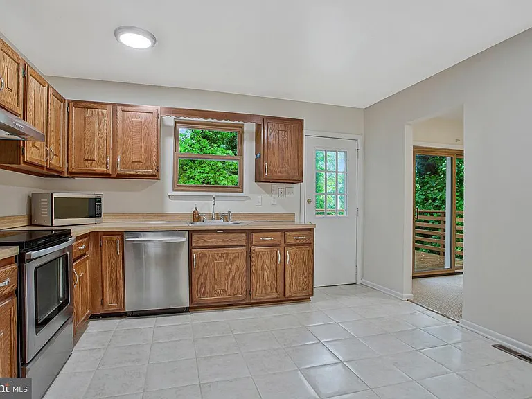 607 Ridge Dr — Photo 9