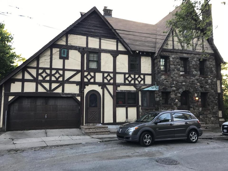 2nd image of 35 Fort Hill Cir