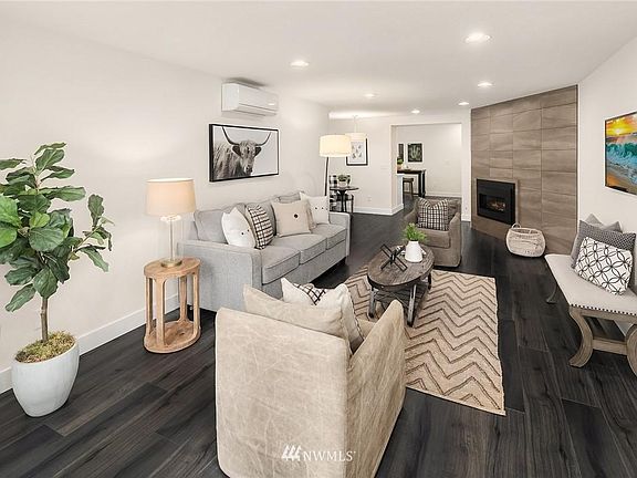 3rd image of 9821 SE Shoreland Dr #2