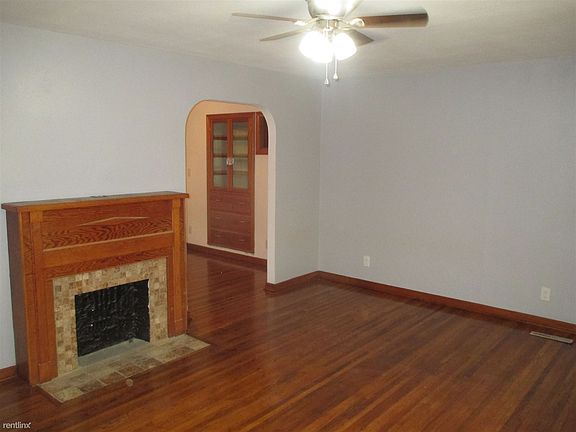4. 633 N Glendale, Living Room (3)