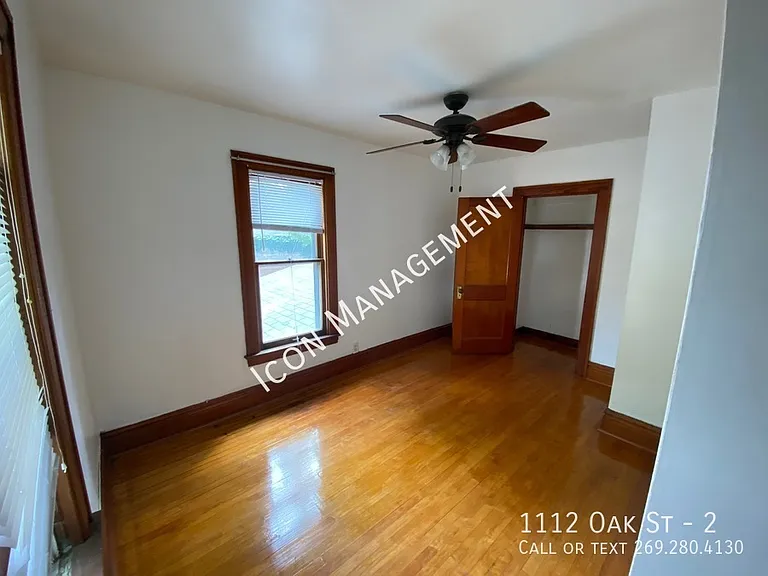 1112 Oak St #2 — Photo 3
