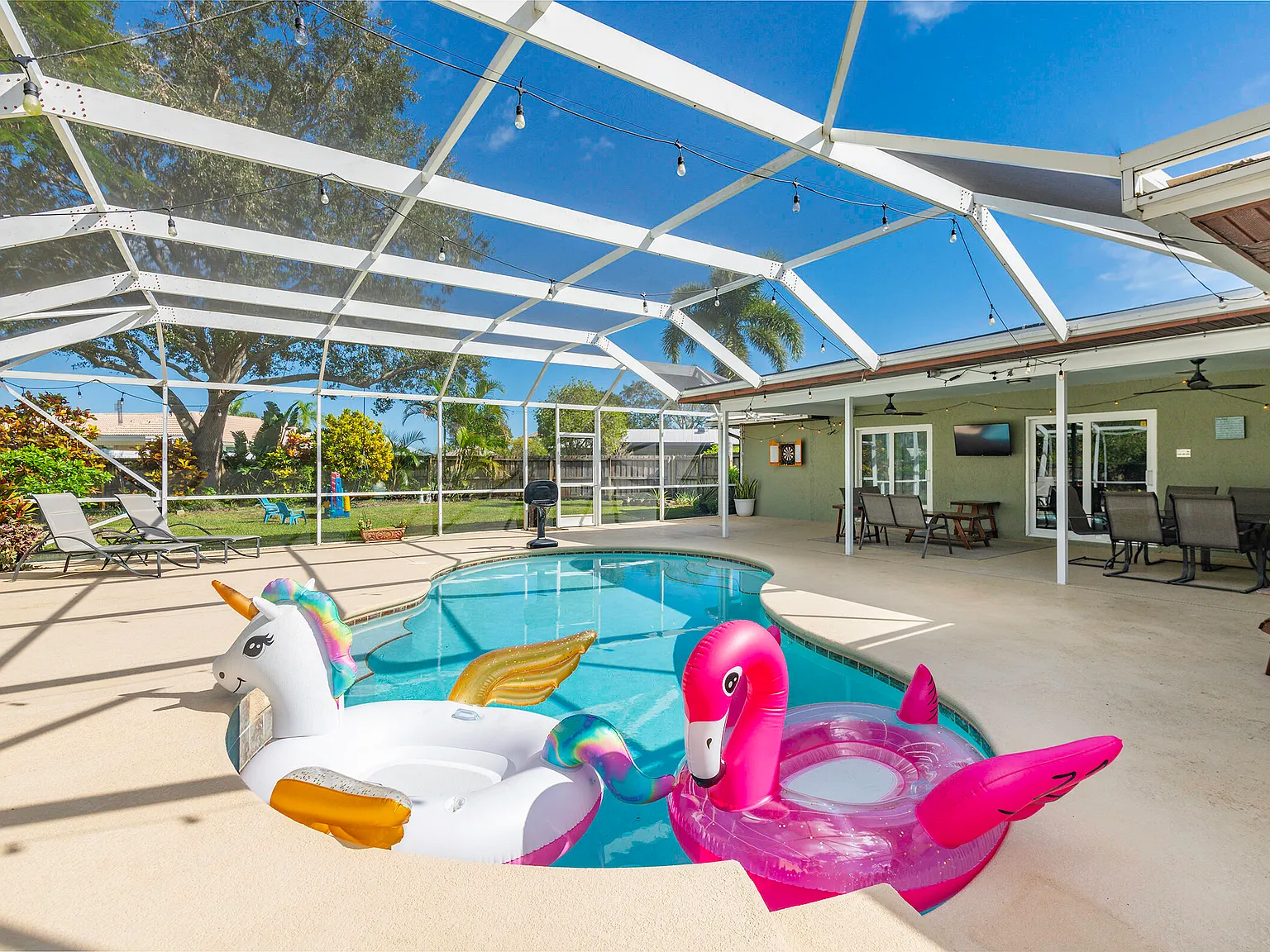 3 bed, 2.0 bath, 2032 sqft, $11,000 — Photo 3