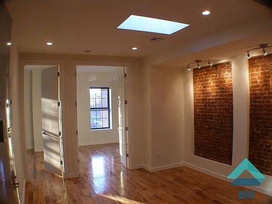 Rented by EXR | media 10