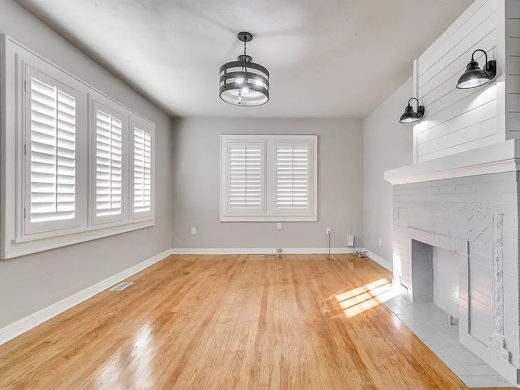 2 bed, 1080 sqft, $1,595 — Photo 3