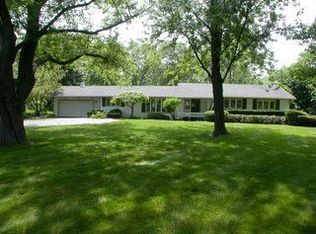 121 S Ela Rd, Barrington, IL 60010