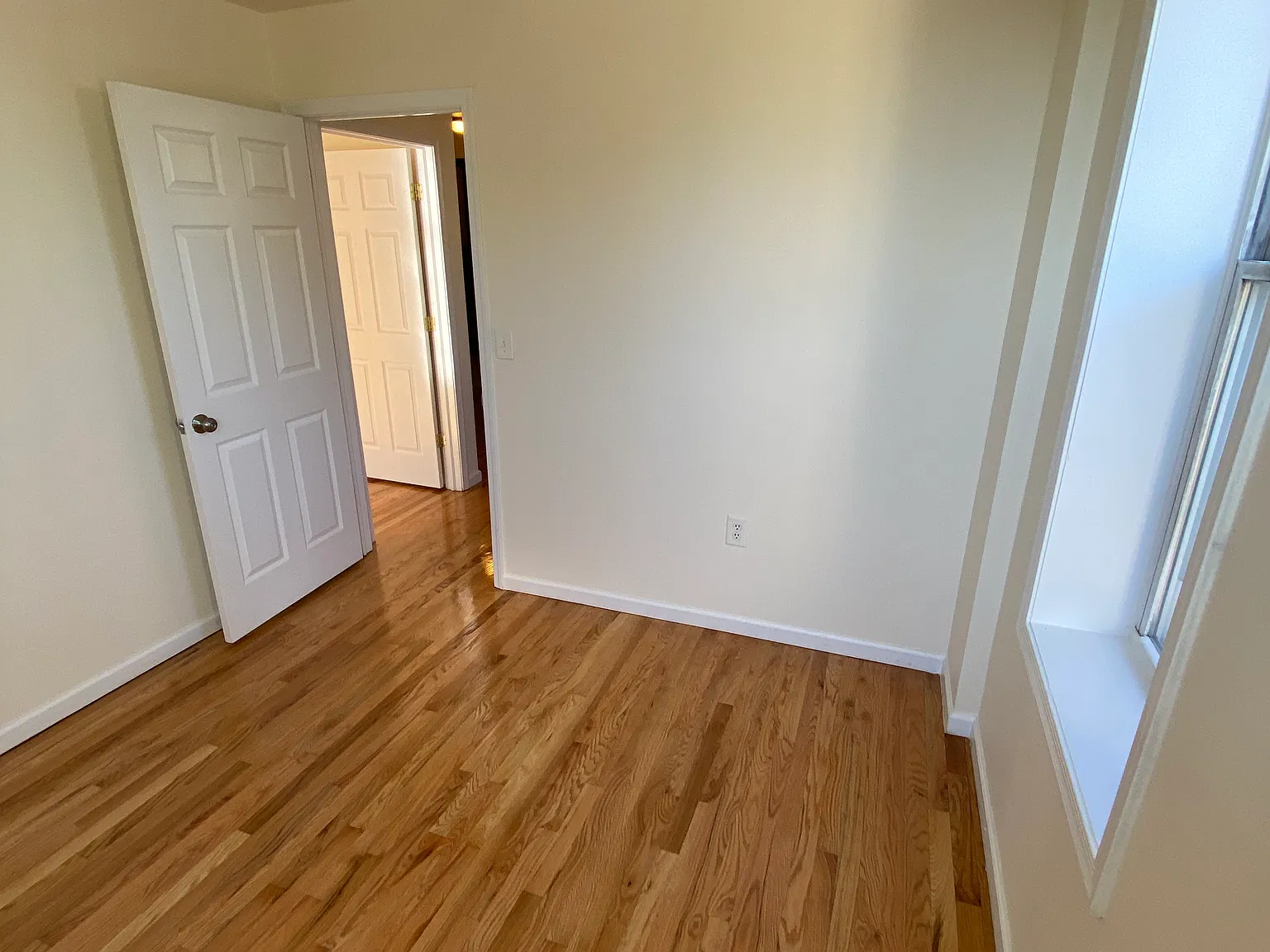 222 Van Horne St — Photo 4
