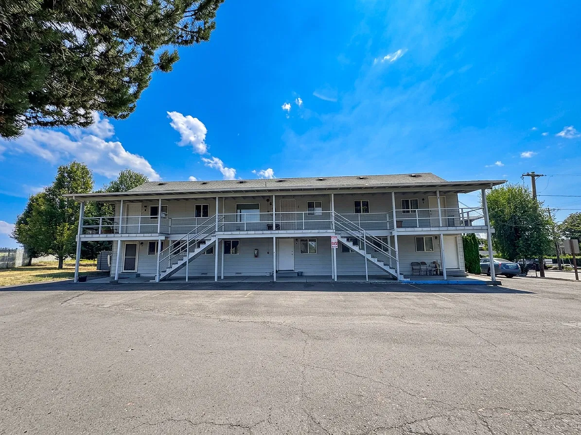 2 bed, 850 sqft, $1,349 — Photo 1